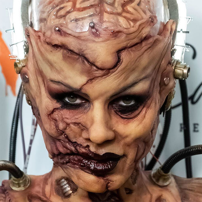 Heidi Klum Unveils This Year’s Costume, Proves She’s The Queen Of Halloween Once More Heidi Klum Unveils This Year’s Costume, Proves She’s The Queen Of Halloween Once More