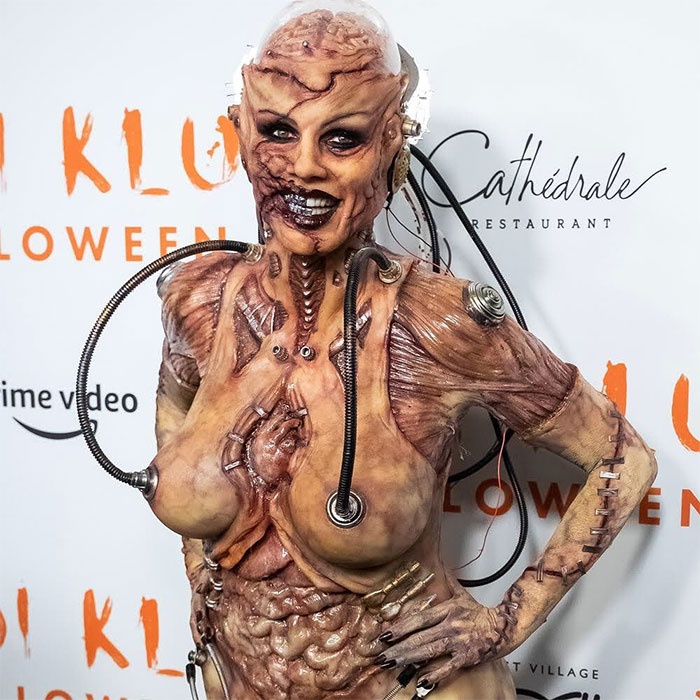 Heidi Klum Unveils This Year’s Costume, Proves She’s The Queen Of Halloween Once More Heidi Klum Unveils This Year’s Costume, Proves She’s The Queen Of Halloween Once More