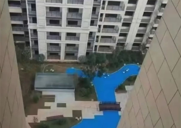 Homeowners Outraged After Realizing Their Builders Built A Plastic Lake Instead Of The Real One Their Pictures Showed Homeowners Outraged After Realizing Their Builders Built A Plastic Lake Instead Of The Real One Their Pictures Showed
