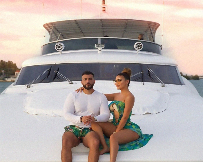 Ouch @ Her Dislocated Hip, She Should Go Get That Checked Out