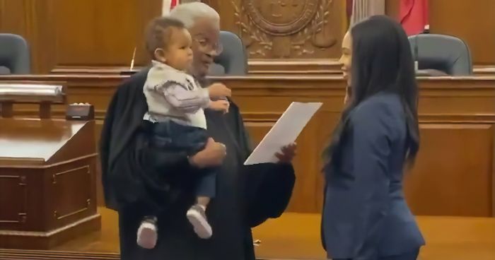 This Awesome Judge Held The Baby Of A Law Student As She Was Sworn Into The State Bar