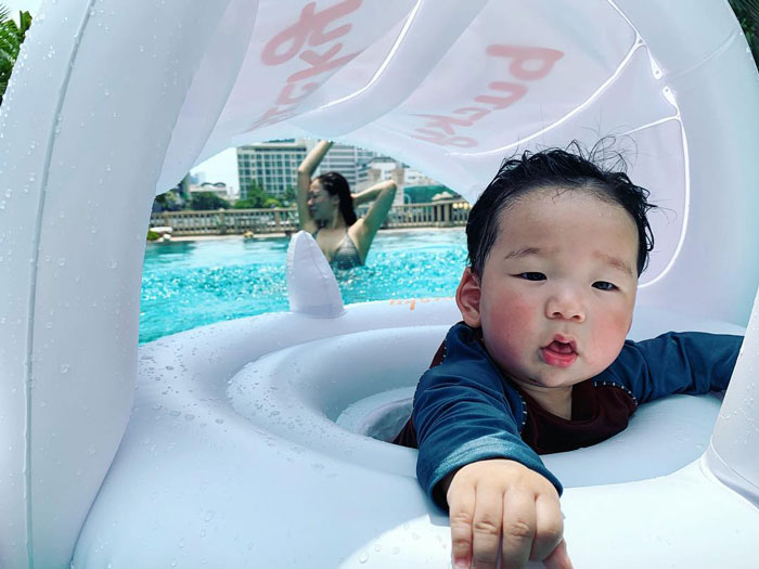 The Greatest Mom Ever Shows How She’s Living Her Secret Personal Life Behind Her Son’s Back In A Series Of Comedic Instagram Photos The Greatest Mom Ever Shows How She’s Living Her Secret Personal Life Behind Her Son’s Back In A Series Of Comedic Instagram Photos