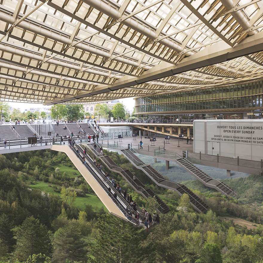 How To Reduce The Complexity Of The Description Of Extended Systems