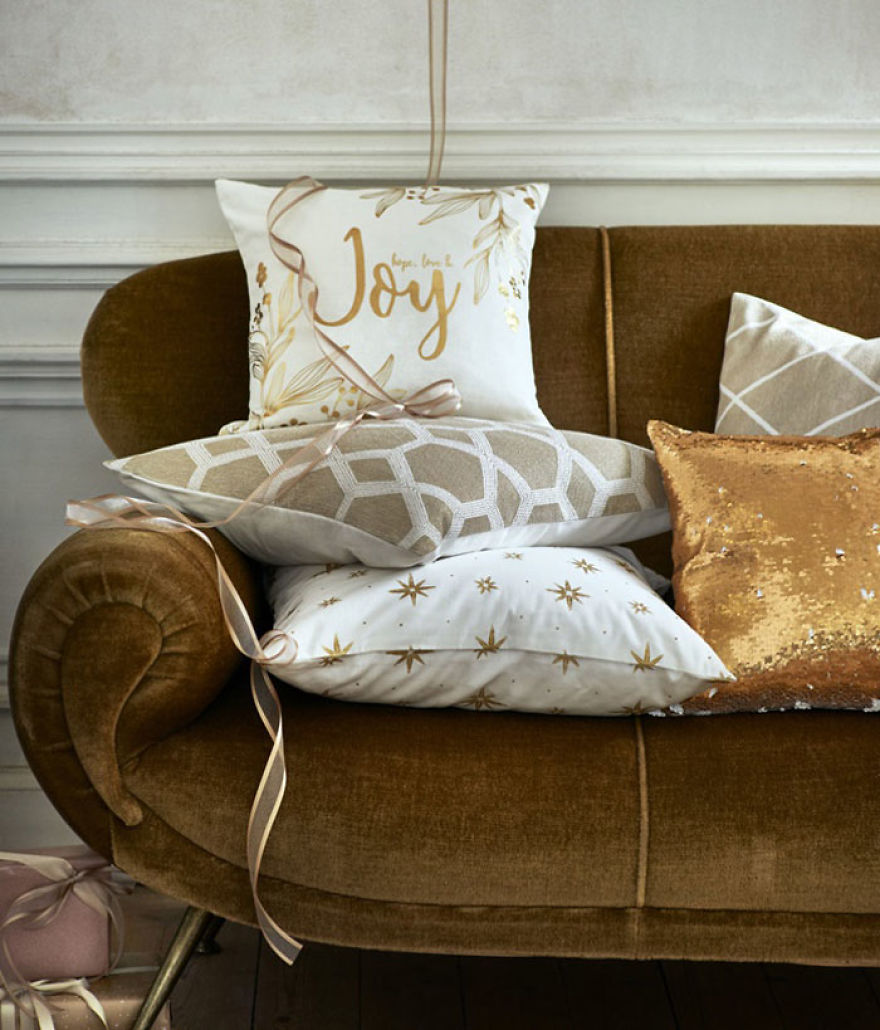 DIY Inside And Outside Christmas Home Decorating Tips