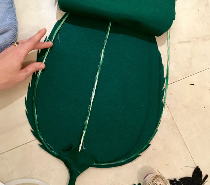 Woman Uses Foam And Toilet Seat Hinges To Create A Moving Rose Costume Woman Uses Foam And Toilet Seat Hinges To Create A Moving Rose Costume