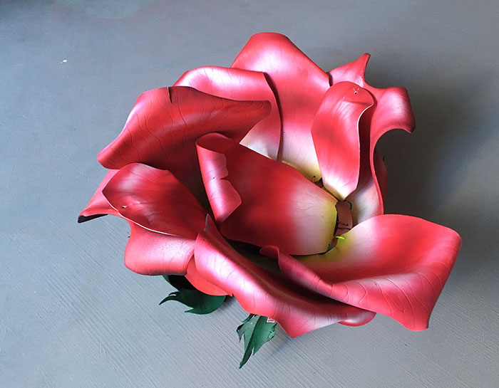 Woman Uses Foam And Toilet Seat Hinges To Create A Moving Rose Costume Woman Uses Foam And Toilet Seat Hinges To Create A Moving Rose Costume