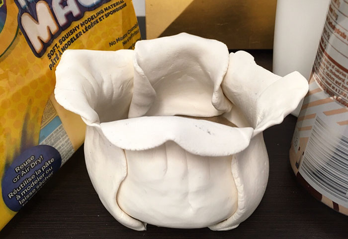 Woman Uses Foam And Toilet Seat Hinges To Create A Moving Rose Costume