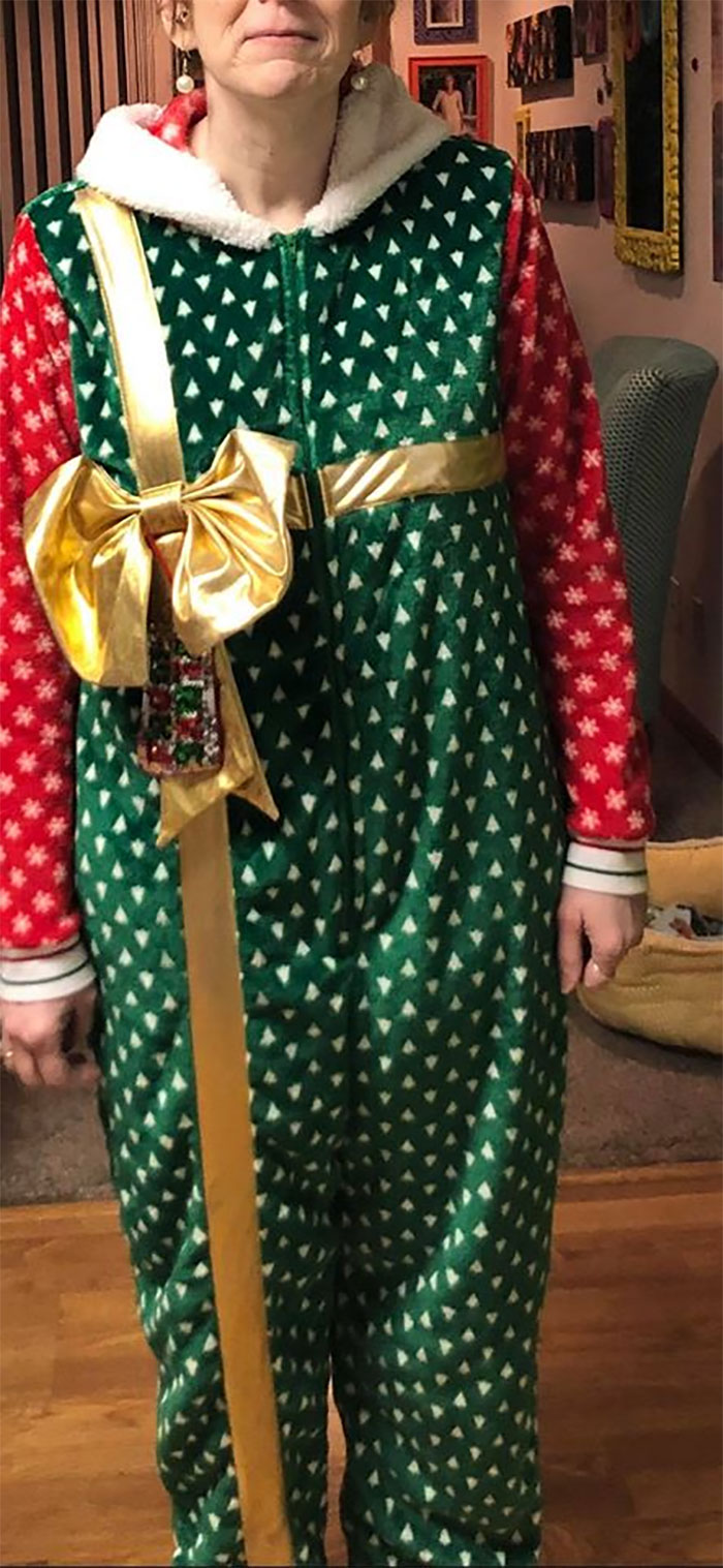 My Fiancé Always Says I Am His Present He Doesn’t Need One , Found This , I Am A Present Found At Goodwill 2.50 Who Can Beat That