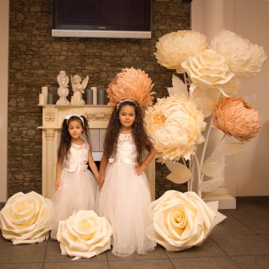 Start Up At 47 Y.o. Giant Flowers Bloom In Her Hands Start Up At 47 Y.o. Giant Flowers Bloom In Her Hands