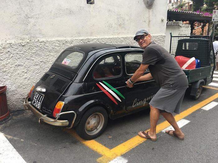 Tom Hanks Is The Nicest Guy In Hollywood And People Are Sharing The Reasons Why