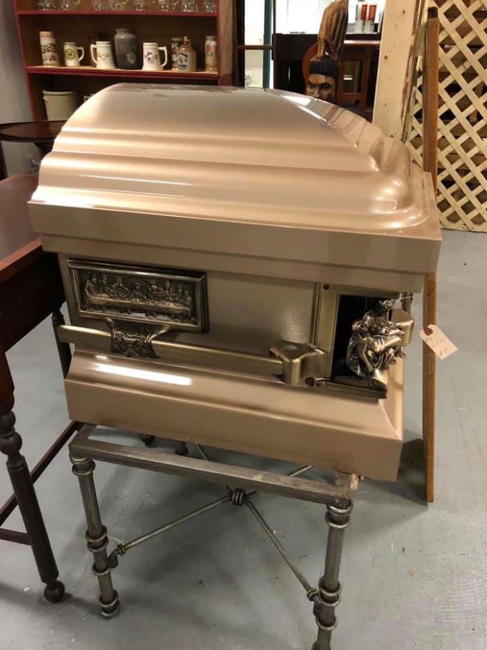 I’m Thinking This Was A Demo On The Sales Floor At One Point... Ok I Know That’s What It Is. But I Have Questions As To How And Why It Ended Up In A Second Hand Store