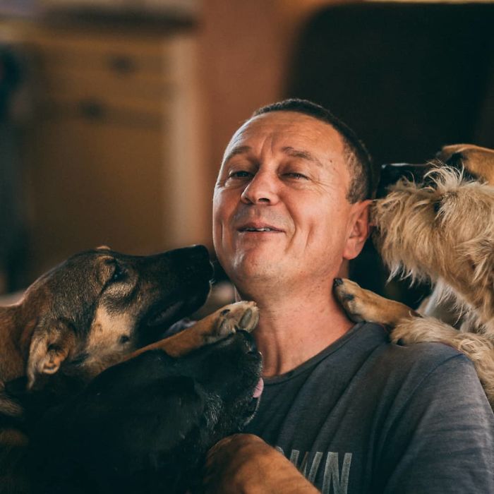 Guy Takes In Pups That No One Wants, Runs A Shelter With 750 Dogs Guy Takes In Pups That No One Wants, Runs A Shelter With 750 Dogs