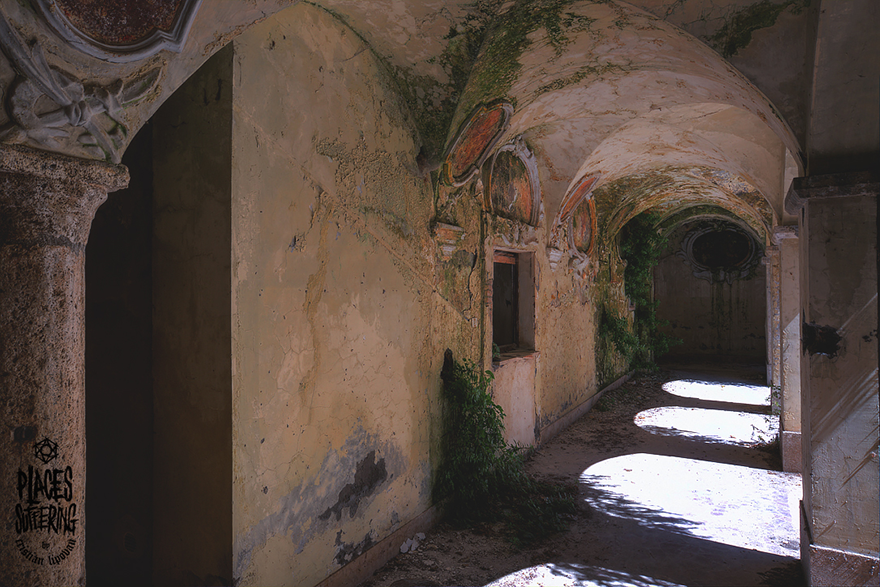 I Found A Well-Preserved Abandoned Monastery In Italy And Captured Its Atmosphere In 27 Photos I Found A Well-Preserved Abandoned Monastery In Italy And Captured Its Atmosphere In 27 Photos