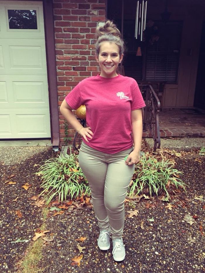 Woman Sends Pics Of Herself Instead Of Her Car To An Insurance Guy, And Over 50k People Find It Hilarious Woman Sends Pics Of Herself Instead Of Her Car To An Insurance Guy, And Over 50k People Find It Hilarious