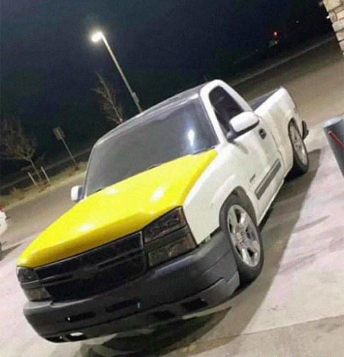 Guy With Mismatched Colored Truck Hood Posts An Ad, People Can't Believe His Luck When Another Driver Replies Guy With Mismatched Colored Truck Hood Posts An Ad, People Can't Believe His Luck When Another Driver Replies
