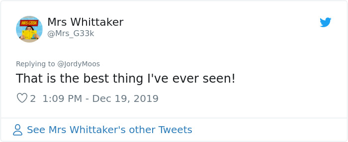 Engineer Shares A Video Of Christmas Tree Lights Turned Into A Snake Game Controlled With PS4 Controller