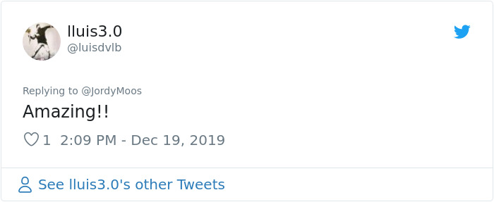 Engineer Shares A Video Of Christmas Tree Lights Turned Into A Snake Game Controlled With PS4 Controller