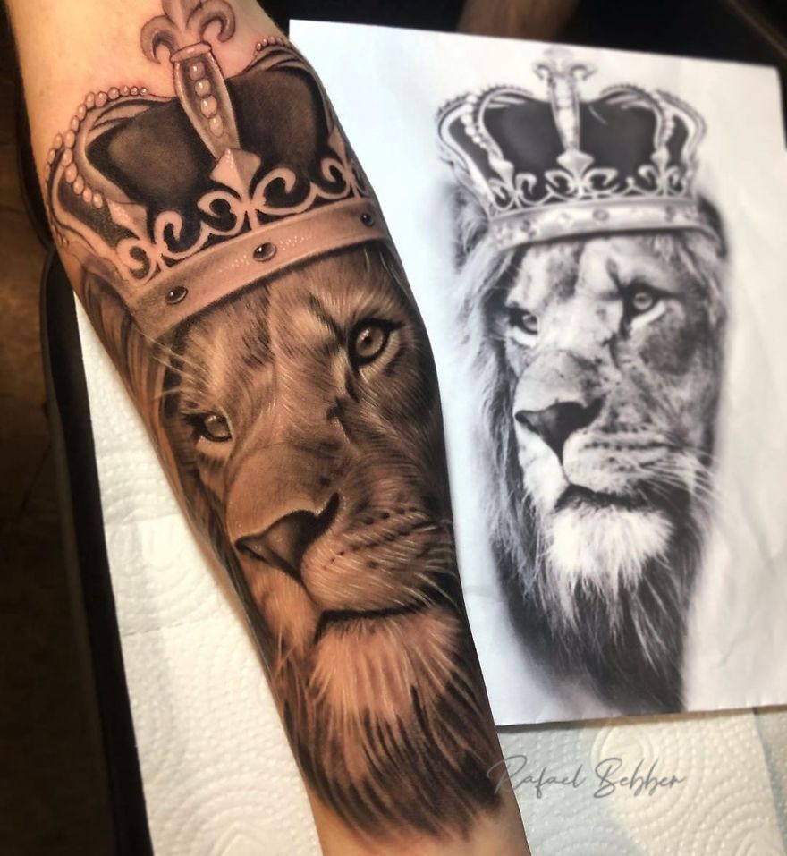 Lion tattoo with crown on forearm, a striking example of masculine tattoos, next to its detailed sketch.