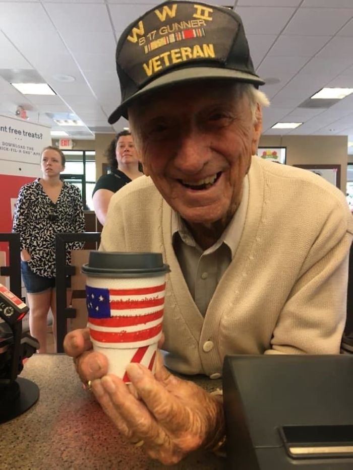 Chick-Fil-A Manager Drops His Work To Help 96 Y.O. WWII Veteran That Was In Tears About A Flat Tire