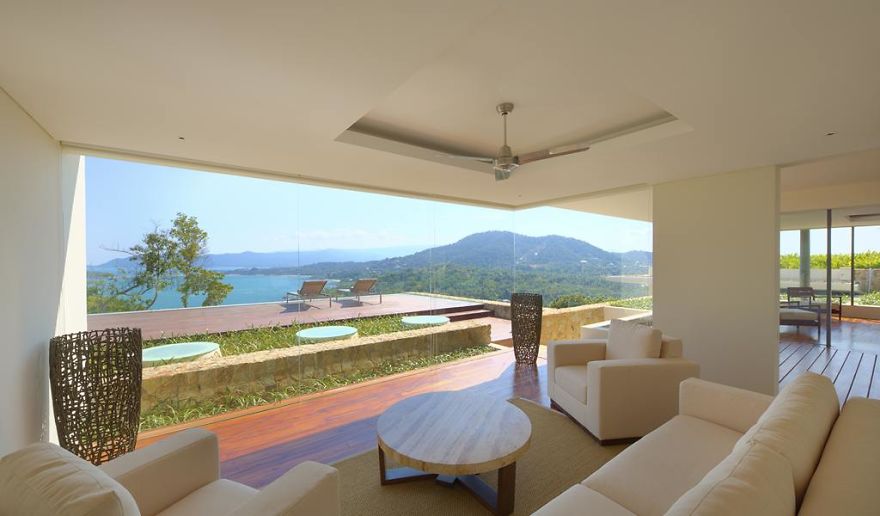 20 Beautiful Seaside Spaces