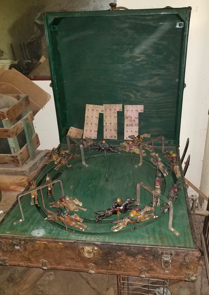 Wind Up Horse Racing Machine