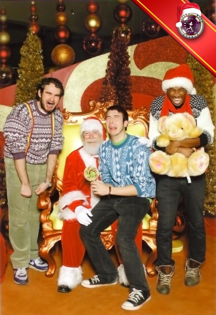 Poor Mall Santa Didn't Know How To React To This