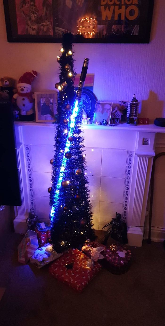 My Girlfriend Put Up Xmas Decorations. I Improved Them