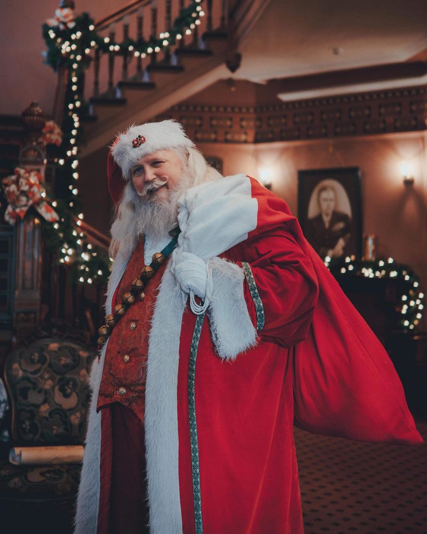 Kids Meet Santa For The First Time And It Will Warm Your Heart