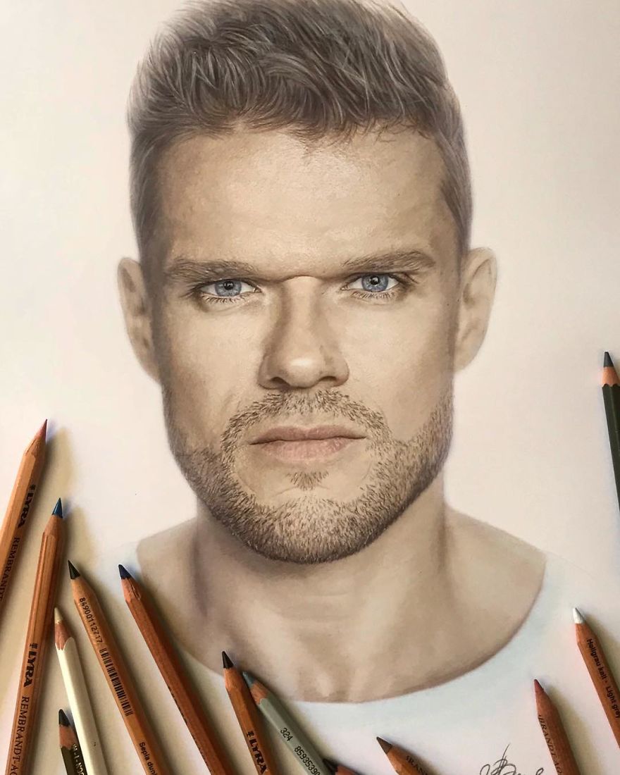 Artist Makes Amazing Hyper-Realistic Drawings Using Only Colored Pencils