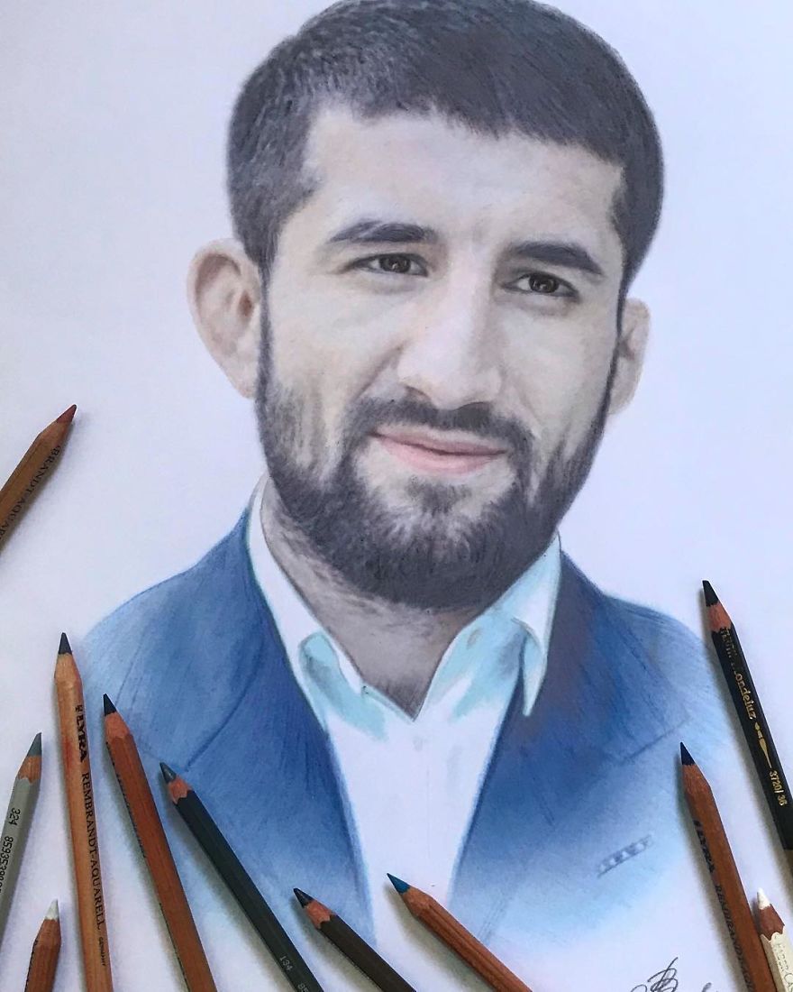 Artist Makes Amazing Hyper-Realistic Drawings Using Only Colored Pencils