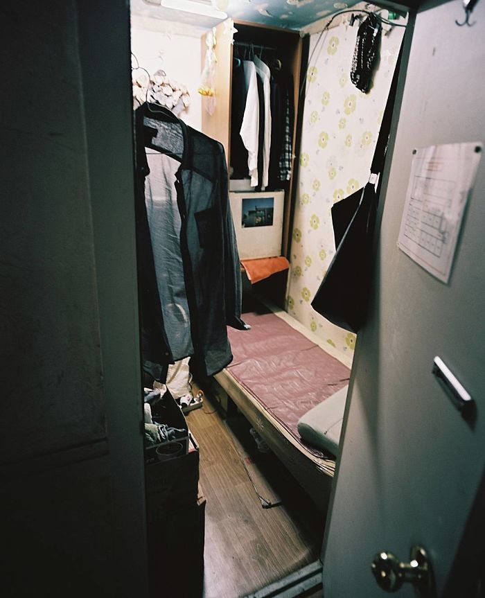 Poor-South-Korea-Living-Conditions-Goshiwon-Photography-Sim-Kyu-Dong