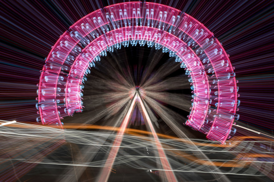 13 Long Exposure Zoom Pictures I Took Of A Ferris Wheel