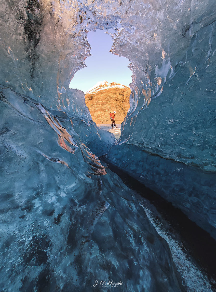 I Hiked For 2 Hours To The Ice Caves In Iceland, And What I Saw Inside Is Pure Magic (10 Pics) I Hiked For 2 Hours To The Ice Caves In Iceland, And What I Saw Inside Is Pure Magic (10 Pics)