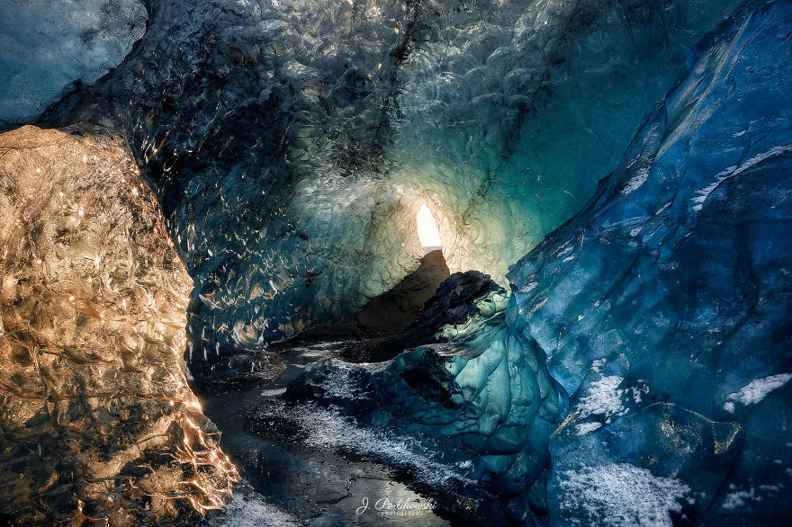 I Hiked For 2 Hours To The Ice Caves In Iceland, And What I Saw Inside Is Pure Magic (10 Pics)