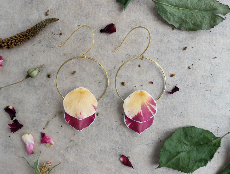 I Love To Turn Real Roses Into Unusual Art Jewelry