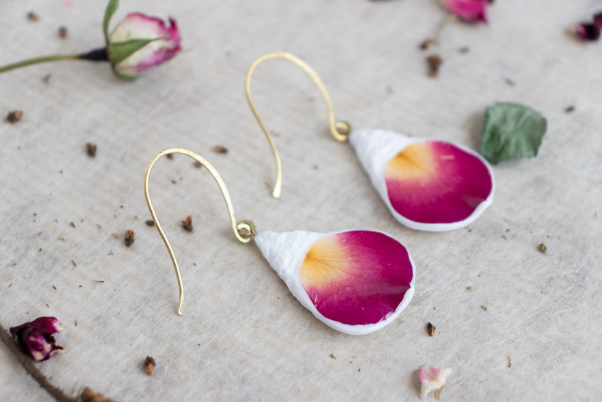 I Love To Turn Real Roses Into Unusual Art Jewelry