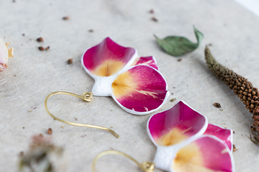 I Love To Turn Real Roses Into Unusual Art Jewelry