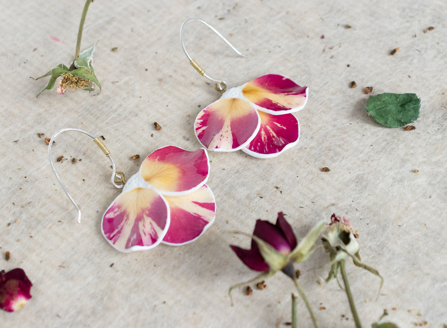 I Love To Turn Real Roses Into Unusual Art Jewelry