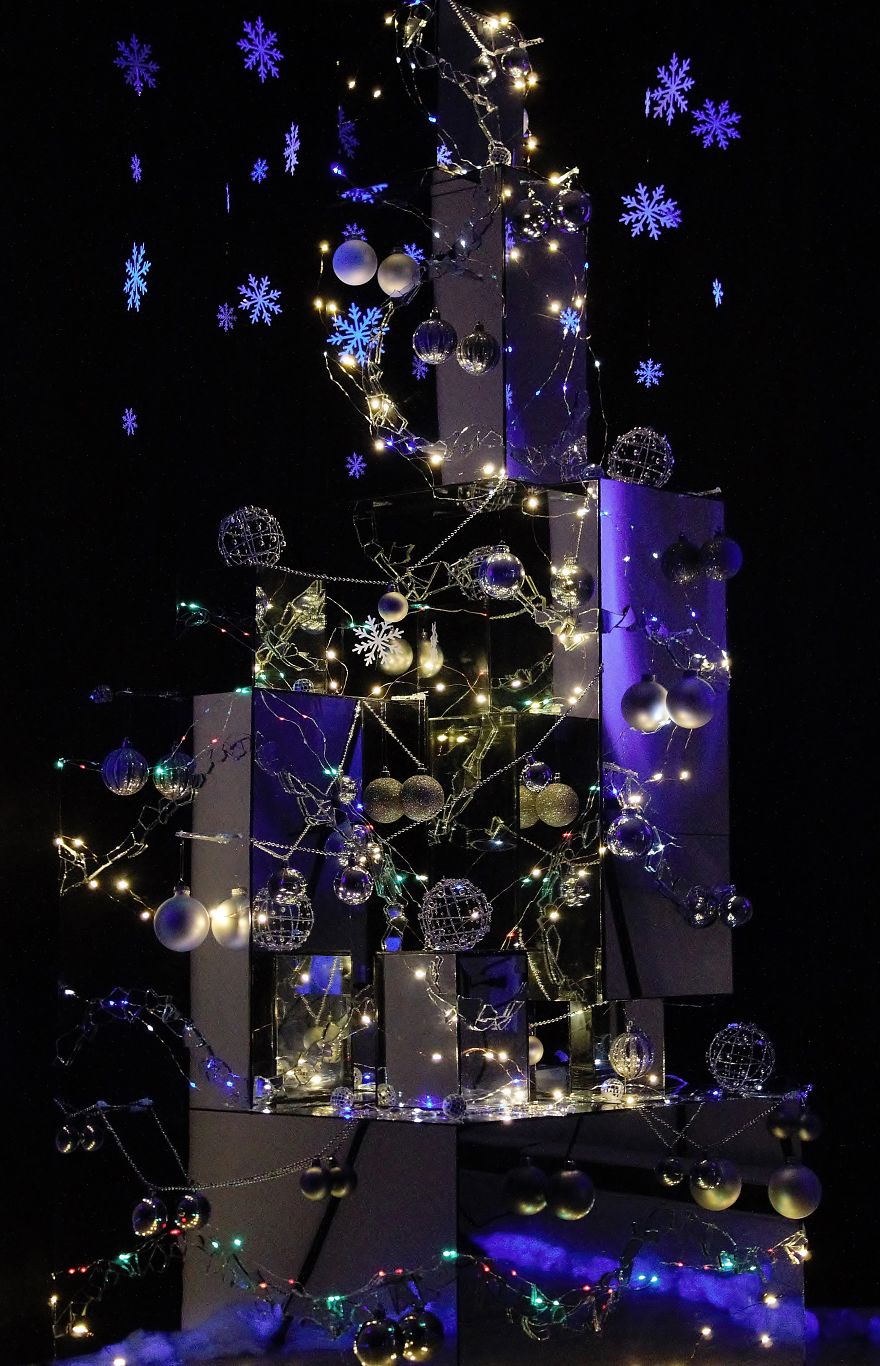 We Continue Our Tradition Of Making Unconventional Christmas Trees And This Year We Made One From Old Mirrors (21 Pics) We Continue Our Tradition Of Making Unconventional Christmas Trees And This Year We Made One From Old Mirrors (21 Pics)