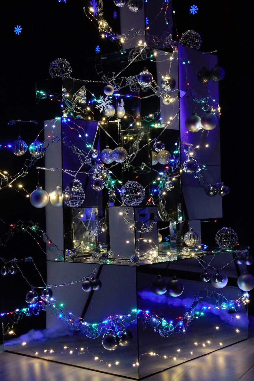 We Continue Our Tradition Of Making Unconventional Christmas Trees And This Year We Made One From Old Mirrors (21 Pics) We Continue Our Tradition Of Making Unconventional Christmas Trees And This Year We Made One From Old Mirrors (21 Pics)