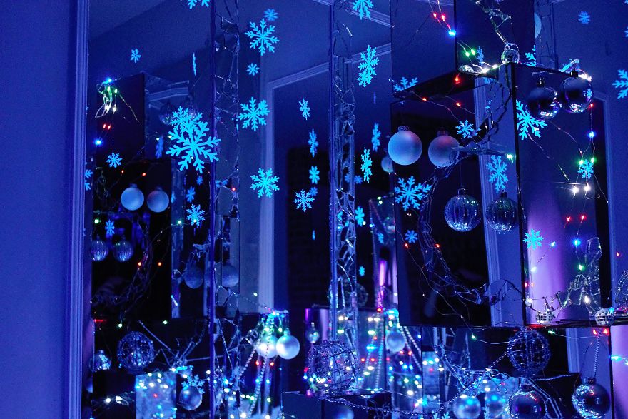 We Continue Our Tradition Of Making Unconventional Christmas Trees And This Year We Made One From Old Mirrors (21 Pics) We Continue Our Tradition Of Making Unconventional Christmas Trees And This Year We Made One From Old Mirrors (21 Pics)