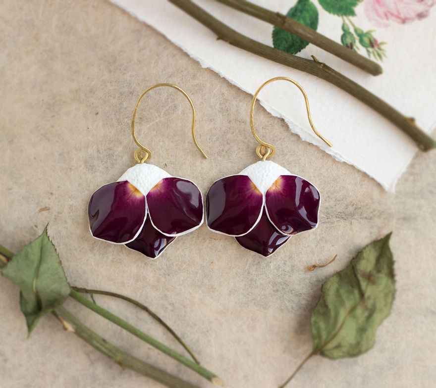 I Love To Turn Real Roses Into Unusual Art Jewelry