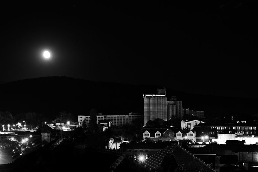 40 Street Photos From Serbia