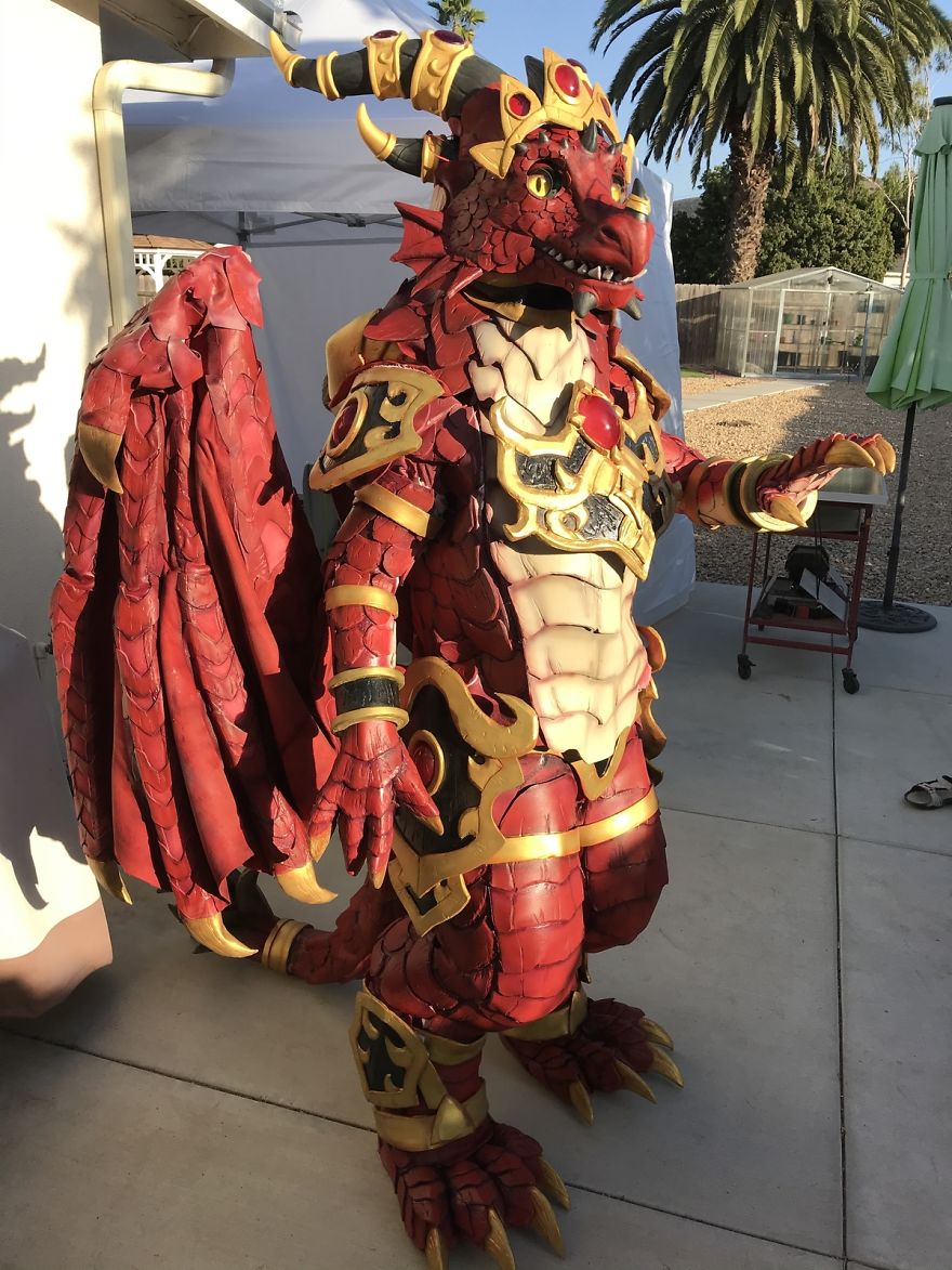 I Used Foam And 3D Prints To Create An Animated Dragon Cosplay And It Took Me Over 400 Hours (18 Pics)