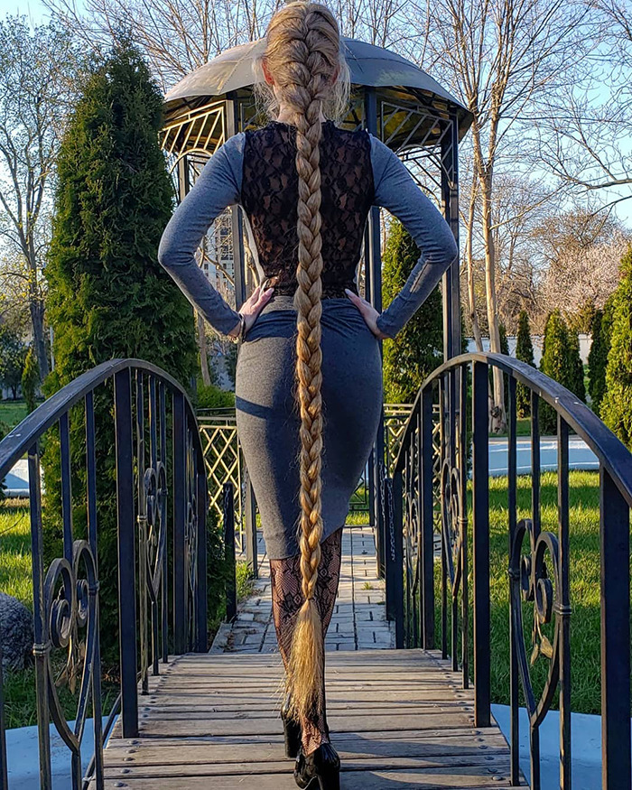 The Woman Who Refused To Cut Her Hair Since She Was 5 Is Now 34 Y.O. And Looks Like A Real-Life Rapunzel The Woman Who Refused To Cut Her Hair Since She Was 5 Is Now 34 Y.O. And Looks Like A Real-Life Rapunzel