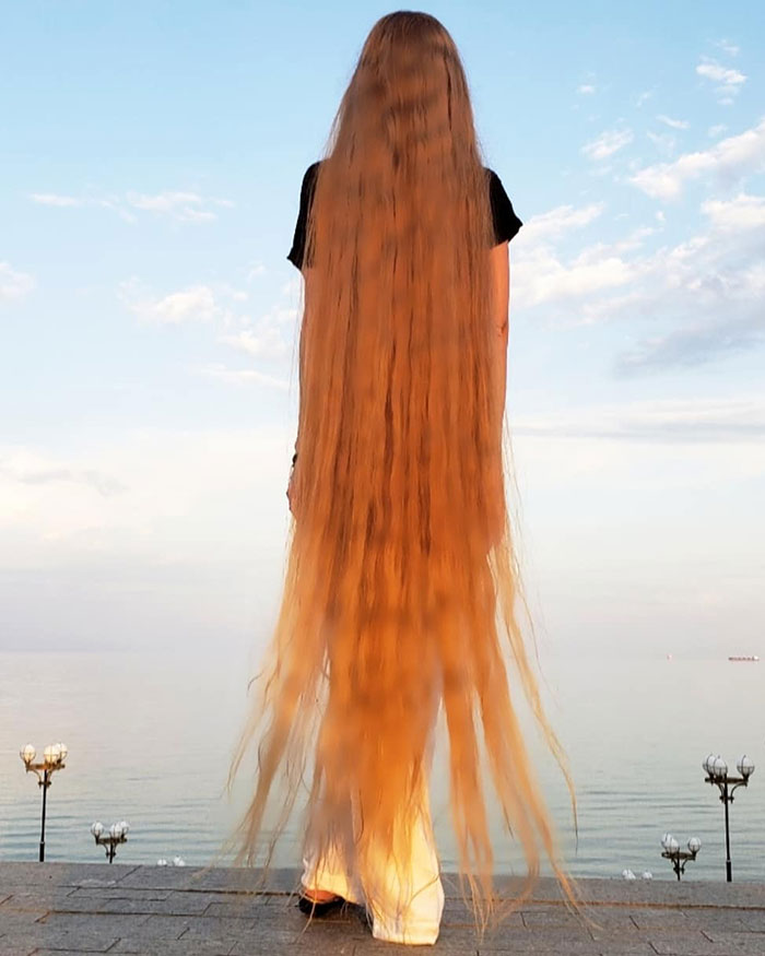 The Woman Who Refused To Cut Her Hair Since She Was 5 Is Now 34 Y.O. And Looks Like A Real-Life Rapunzel The Woman Who Refused To Cut Her Hair Since She Was 5 Is Now 34 Y.O. And Looks Like A Real-Life Rapunzel