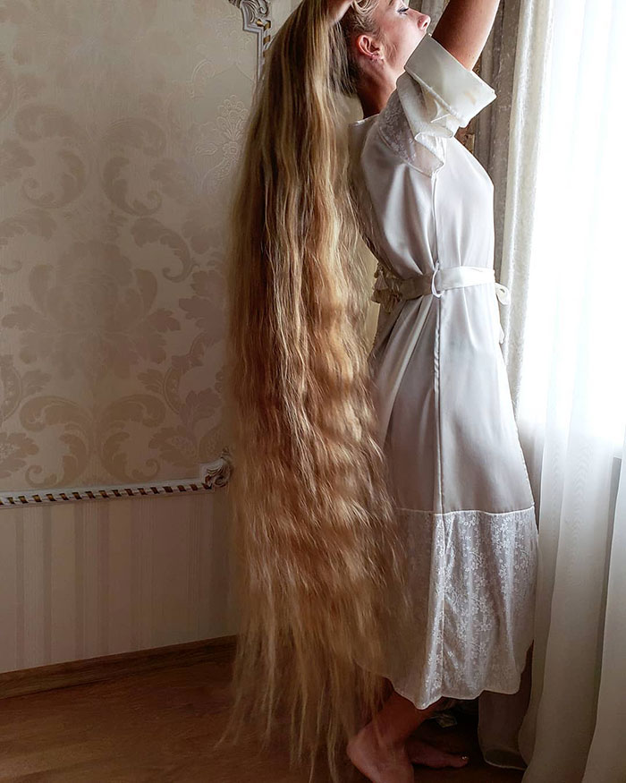The Woman Who Refused To Cut Her Hair Since She Was 5 Is Now 34 Y.O. And Looks Like A Real-Life Rapunzel The Woman Who Refused To Cut Her Hair Since She Was 5 Is Now 34 Y.O. And Looks Like A Real-Life Rapunzel