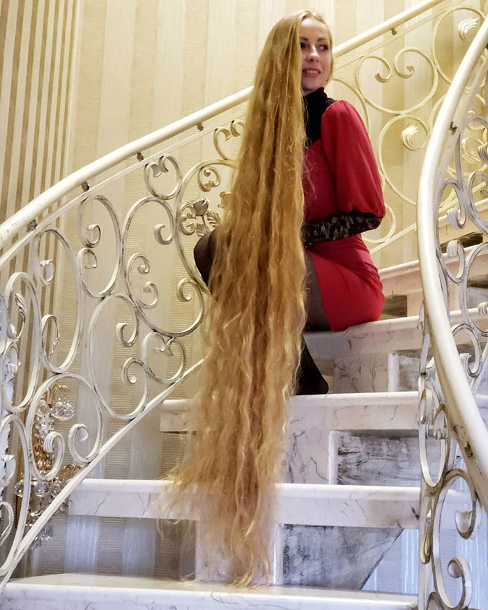 The Woman Who Refused To Cut Her Hair Since She Was 5 Is Now 34 Y.O. And Looks Like A Real-Life Rapunzel The Woman Who Refused To Cut Her Hair Since She Was 5 Is Now 34 Y.O. And Looks Like A Real-Life Rapunzel
