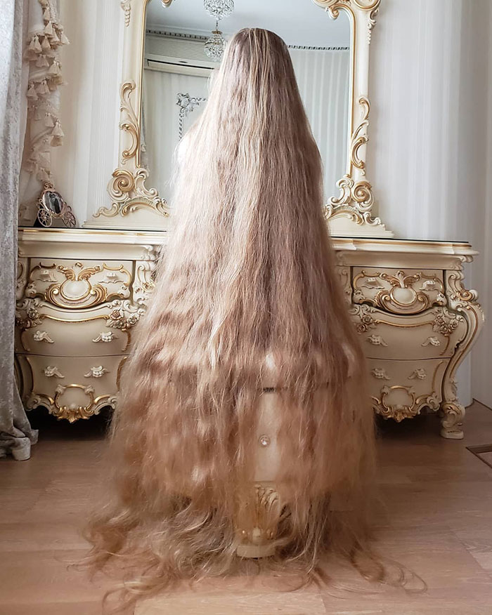 The Woman Who Refused To Cut Her Hair Since She Was 5 Is Now 34 Y.O. And Looks Like A Real-Life Rapunzel The Woman Who Refused To Cut Her Hair Since She Was 5 Is Now 34 Y.O. And Looks Like A Real-Life Rapunzel