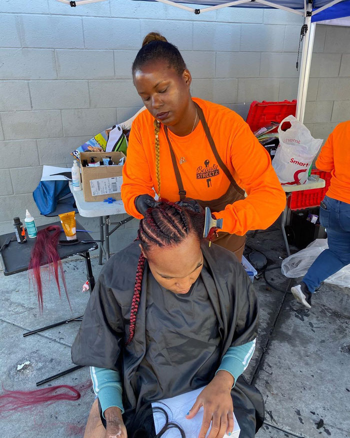 This LA-Based Beautician Gives Free Makeovers To Homeless Women This LA-Based Beautician Gives Free Makeovers To Homeless Women